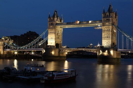 tower bridge London at night